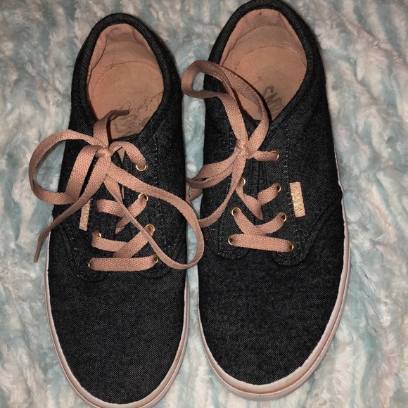 Vans - Picture 5 of 8